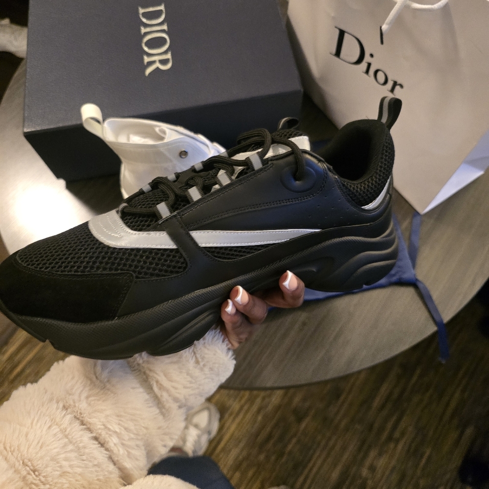 Sneakers - Picture 2 of 3
